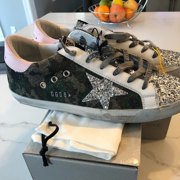 NWT Golden Goose superstars, beautiful, unworn, comes with box, bag, passport - Picture 5 of 5